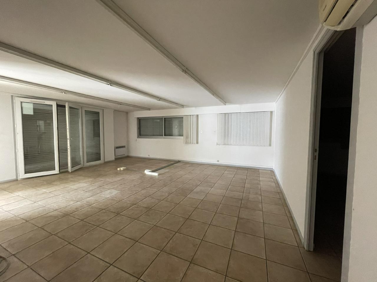 Local d'activité Flassans-sur-Issole 870m² Location local d'activité Flassans-sur-Issole Var OLACT2315412 8